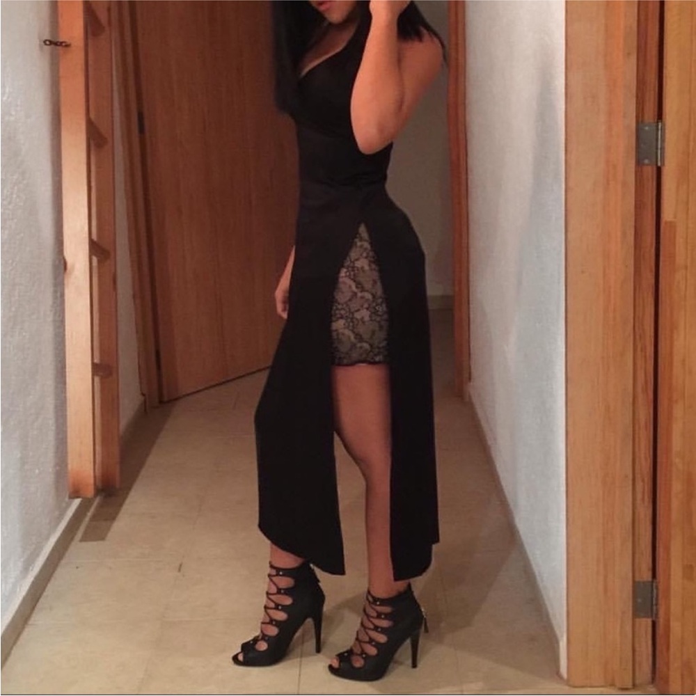 Elegant Black Dress with Lace Detail